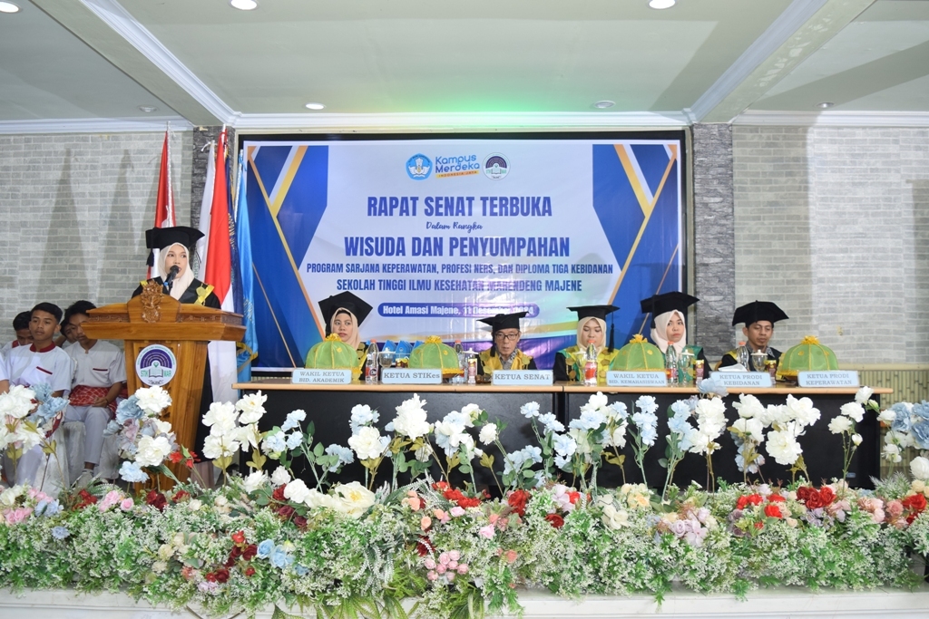 Wisuda dan Penyumpahan STIKES Marendeng Majene 2024